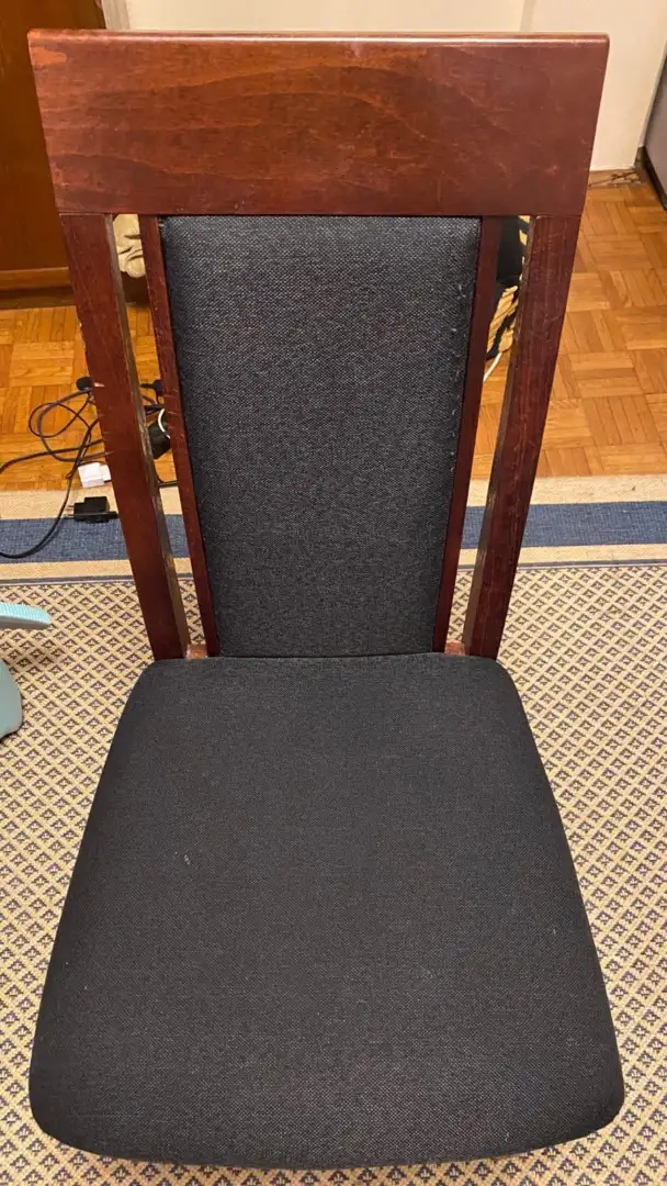 Crna kuhinjska stolica dubinsko pranje posle