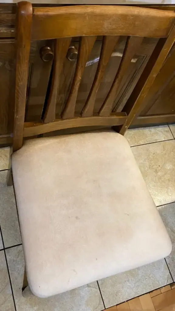 kuhinjska stolica nakon dubinskog pranja