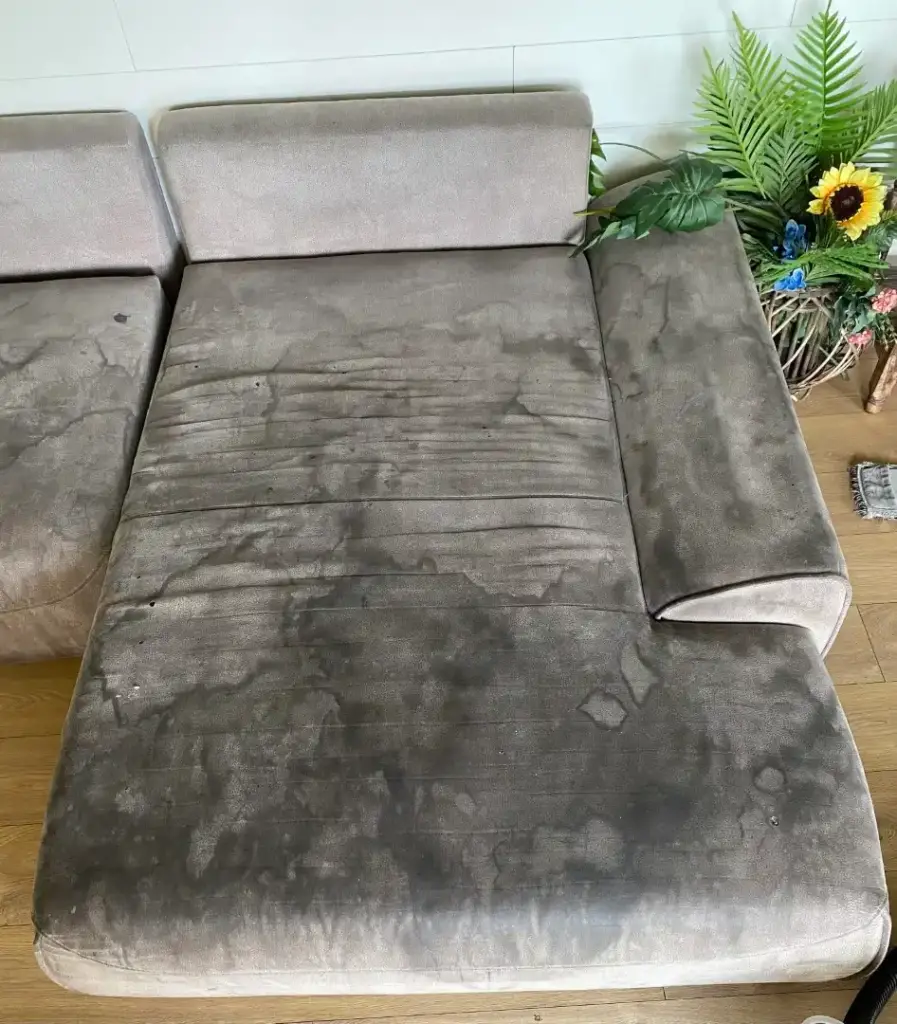 Siva ugaona garnitura pre dubinskog pranja