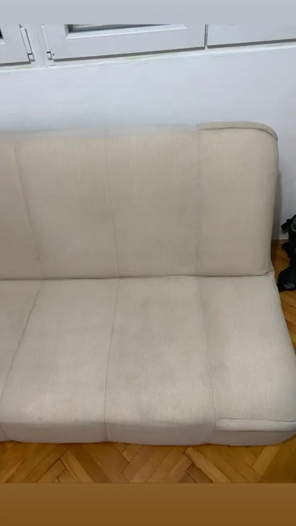 sivi kreven na razvlaćenje nakon dubinskog pranja